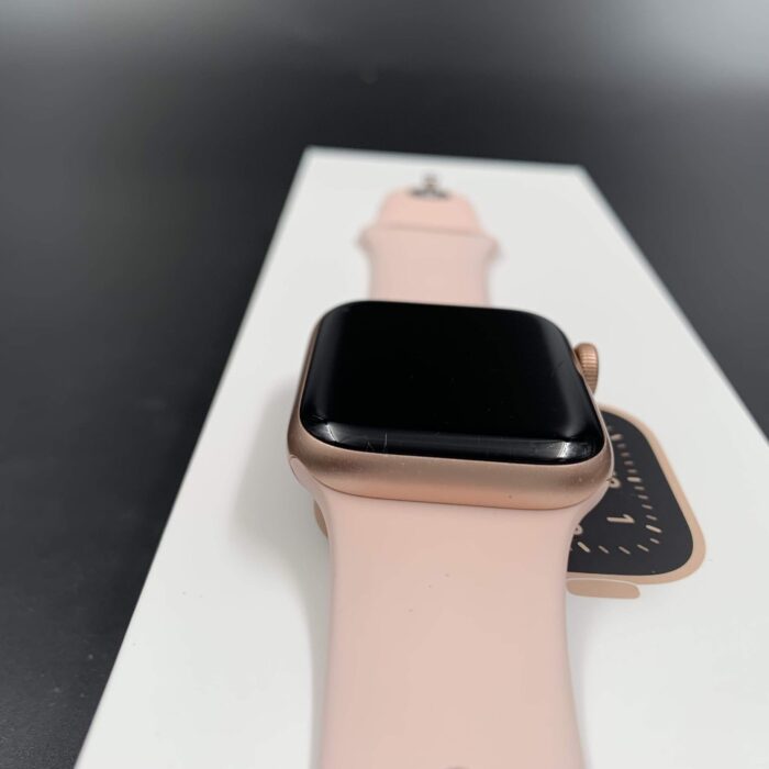Apple Watch Series SE 40mm(Gold, Aluminum,GPS) - Image 5