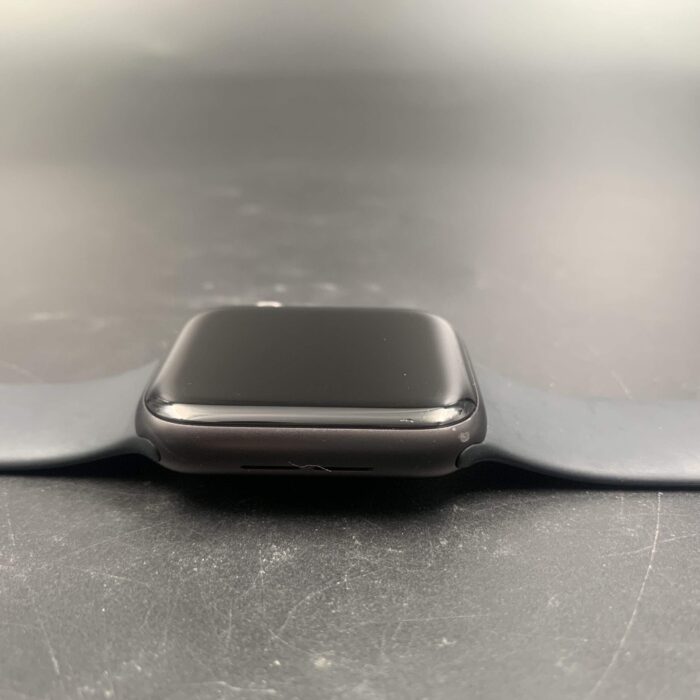 Apple Watch SE 44MM Space Grey - Image 2