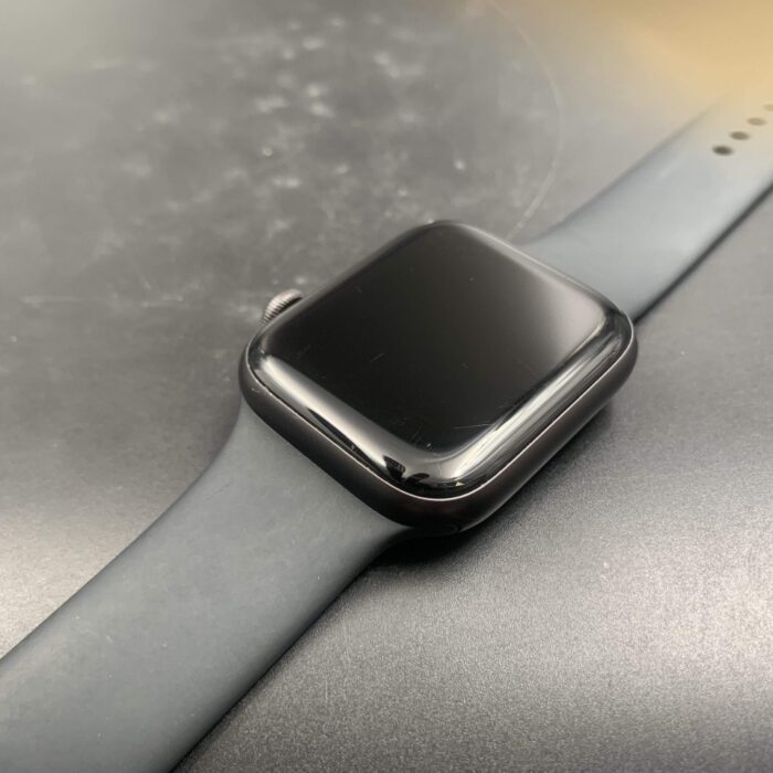 Apple Watch SE 44MM Space Grey - Image 6