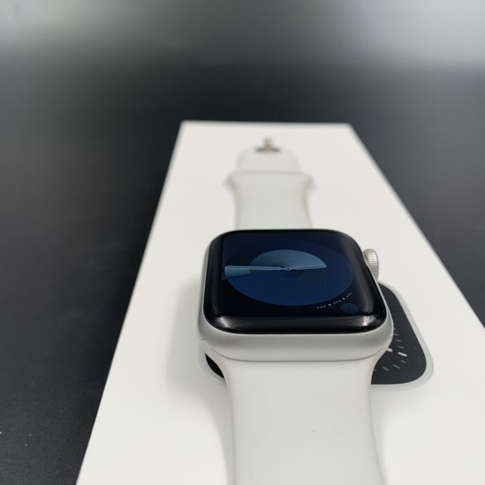 Apple Watch Series 6 (40mm,GPS & Cellular) Aluminum Case – Silver - Image 3