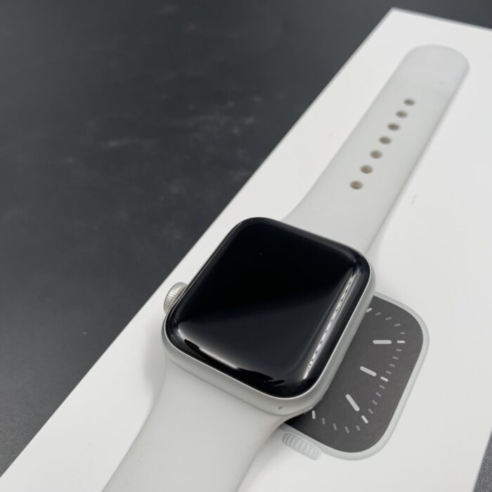 Apple Watch Series 6 (40mm,GPS & Cellular) Aluminum Case – Silver - Image 5