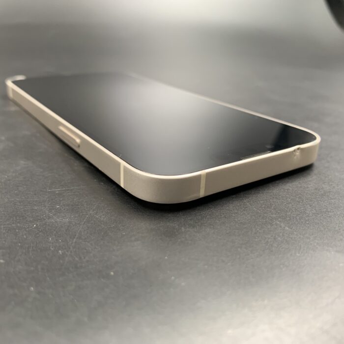 iPhone 13 256GB Starlight - Image 2