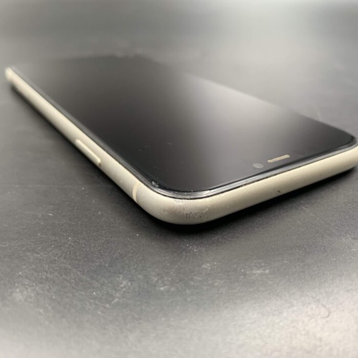 iPhone 11 128GB White(Cracked Screen) - Image 2