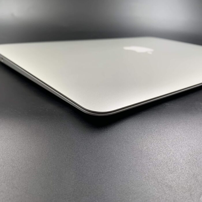Macbook Air 13" 2017 128GB Silver - Image 2