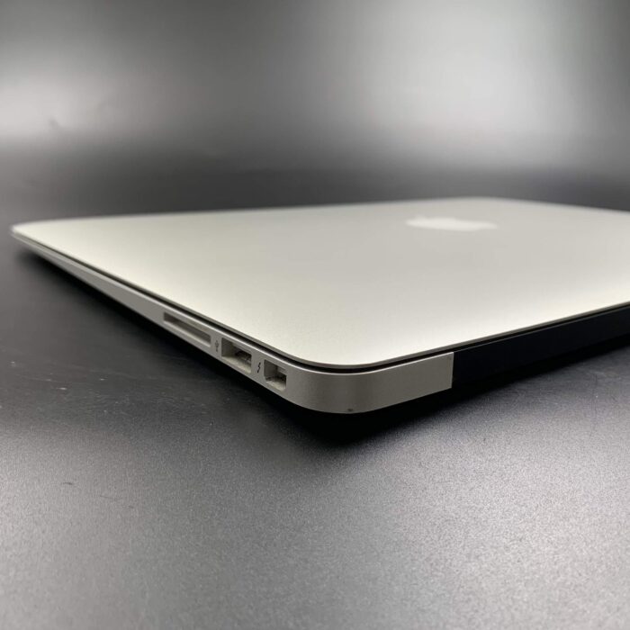 Macbook Air 13" 2017 128GB Silver - Image 4
