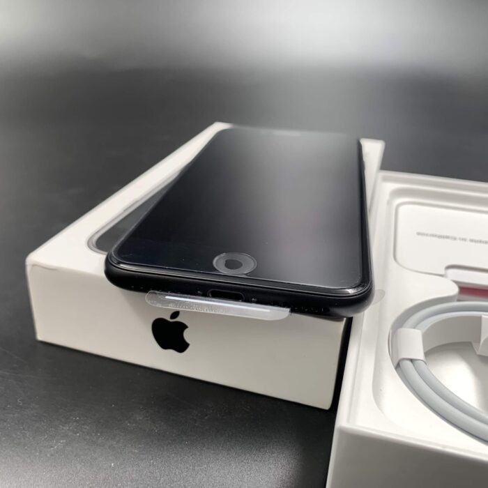 iPhone SE (2nd Gen) 128GB Black (Brand new / open box) - Image 3