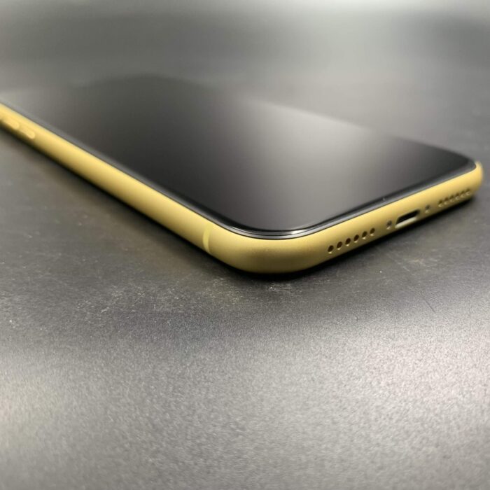 iPhone 11 64GB Yellow - Image 4
