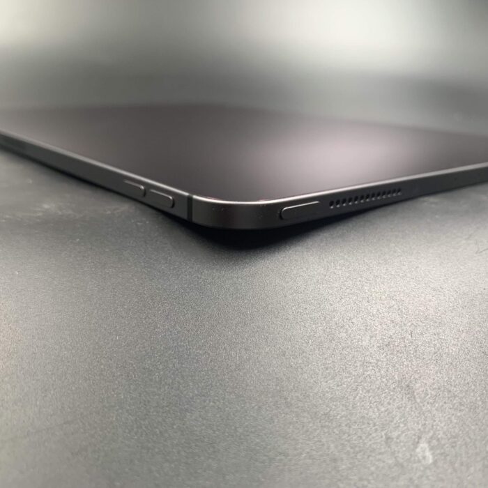 iPad Pro 11-inch 64GB (1st Generation) Wi-Fi + Cellular Space Grey - Image 3