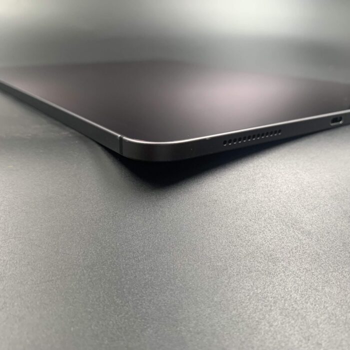 iPad Pro 11-inch 64GB (1st Generation) Wi-Fi + Cellular Space Grey - Image 4