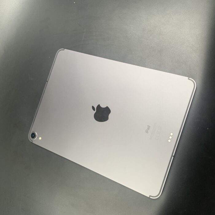iPad Pro 11-inch 64GB (1st Generation) Wi-Fi + Cellular Space Grey - Image 6