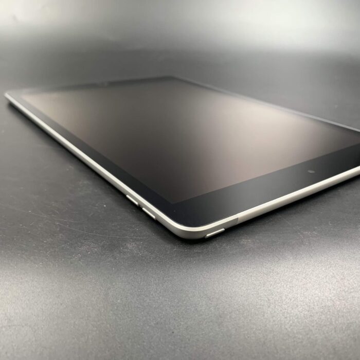 iPad 9th Gen Wifi + Cellular 64GB Silver - Image 2