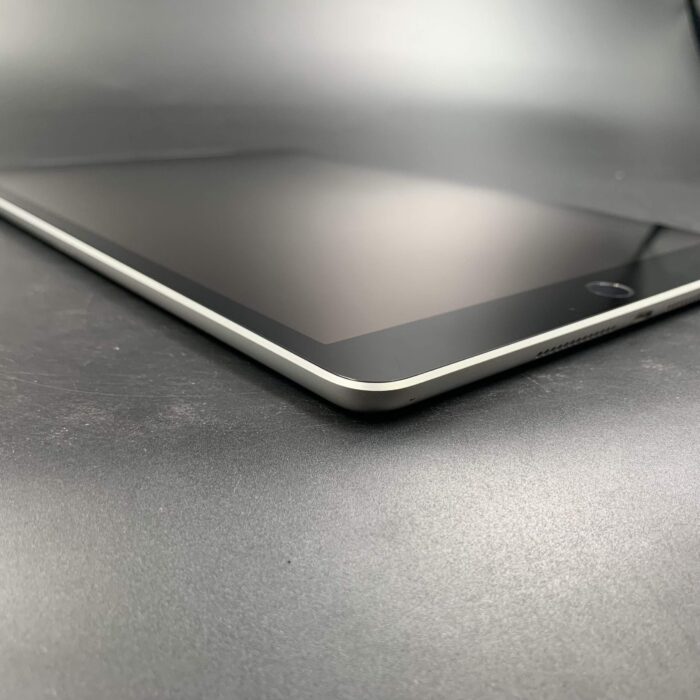 iPad 9th Gen Wifi + Cellular 64GB Silver - Image 4