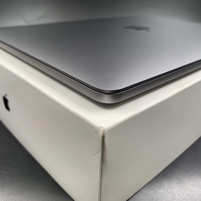 Macbook Pro 13" 2017 Core i5 2.3 Ghz | 8GB Ram | 128GB | Space Grey - Image 2