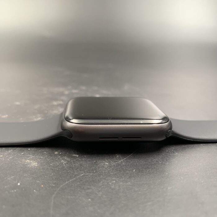 Apple watch Series 5 44MM Space Grey GPS - Image 2