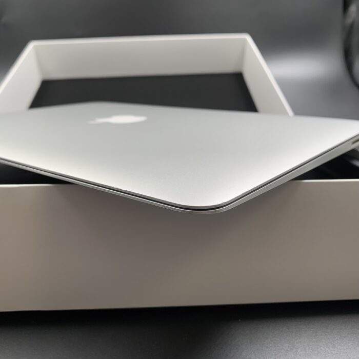 Macbook Air 13" 2017 128GB Silver - Image 3