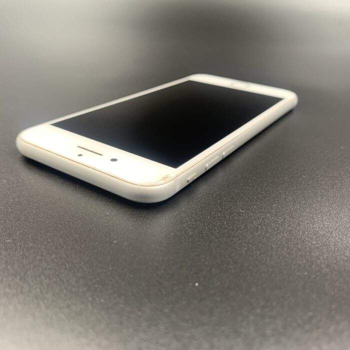 iPhone 8 64GB Silver (Cracked Screen) - Image 3