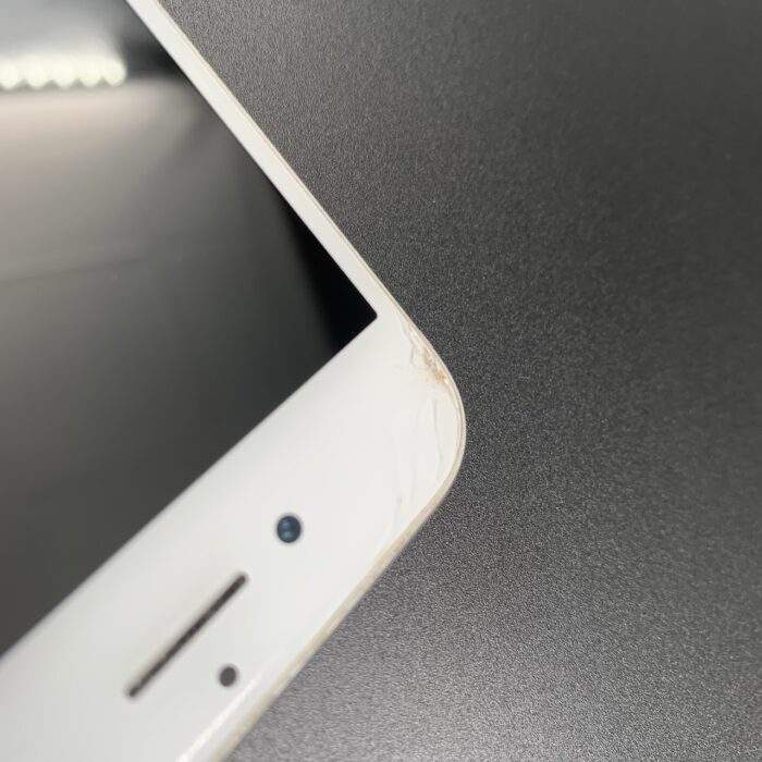 iPhone 8 64GB Silver (Cracked Screen) - Image 6