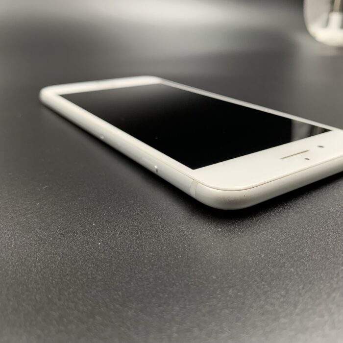 iPhone 7 Plus 128GB Silver - Image 2