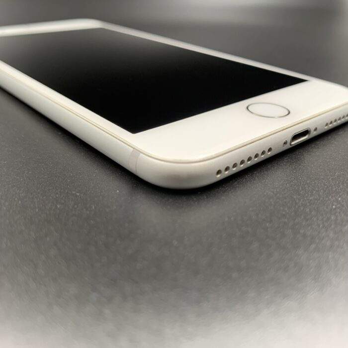 iPhone 7 Plus 128GB Silver - Image 4