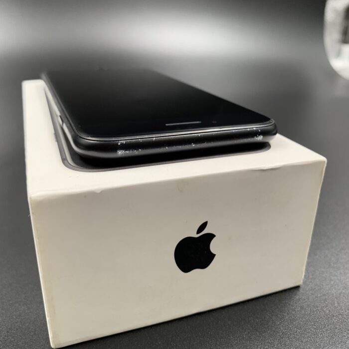 iPhone SE 64GB Black - Image 3