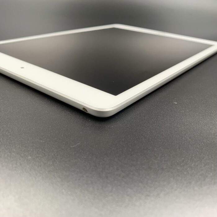iPad 8th Gen 32GB Silver Wifi - Image 3