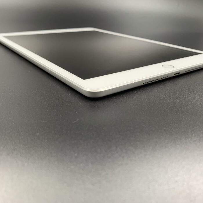 iPad 8th Gen 32GB Silver Wifi - Image 4