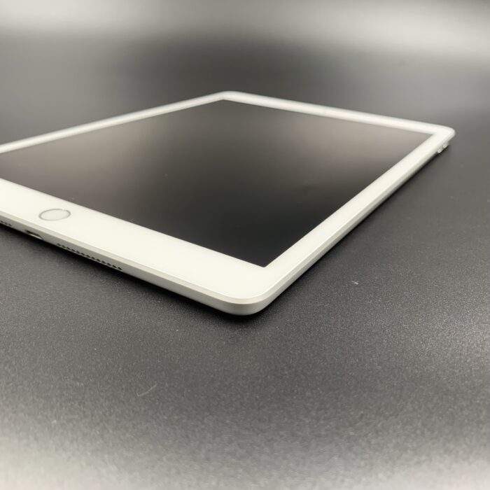 iPad 8th Gen 32GB Silver Wifi - Image 5