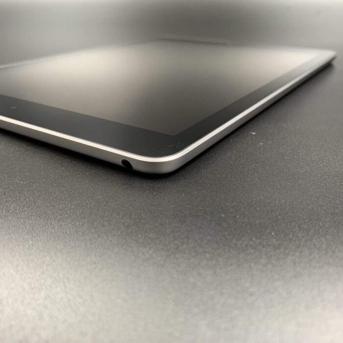 iPad 6th Gen 32GB Space Grey Wifi - Image 3