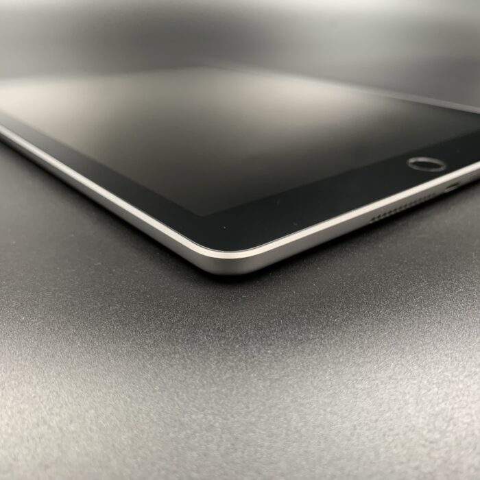 iPad 6th Gen 32GB Space Grey Wifi - Image 4