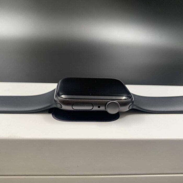 Apple Watch SE 44MM Space Grey - Image 2