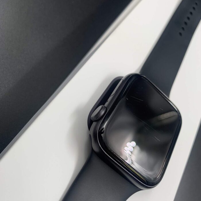 Apple Watch SE 44MM Space Grey - Image 6