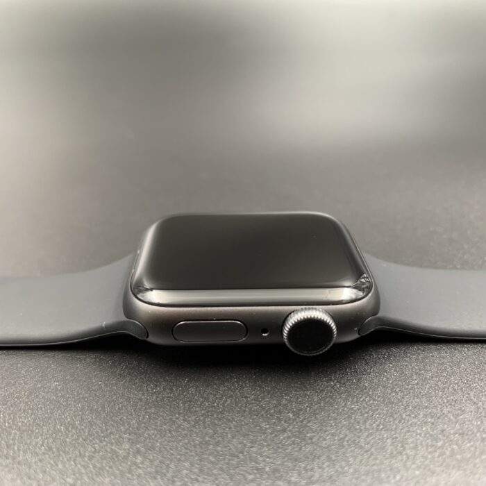 Apple Watch Series 4 40MM Space Grey - Image 2