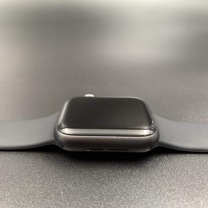 Apple Watch Series 4 40MM Space Grey - Image 4