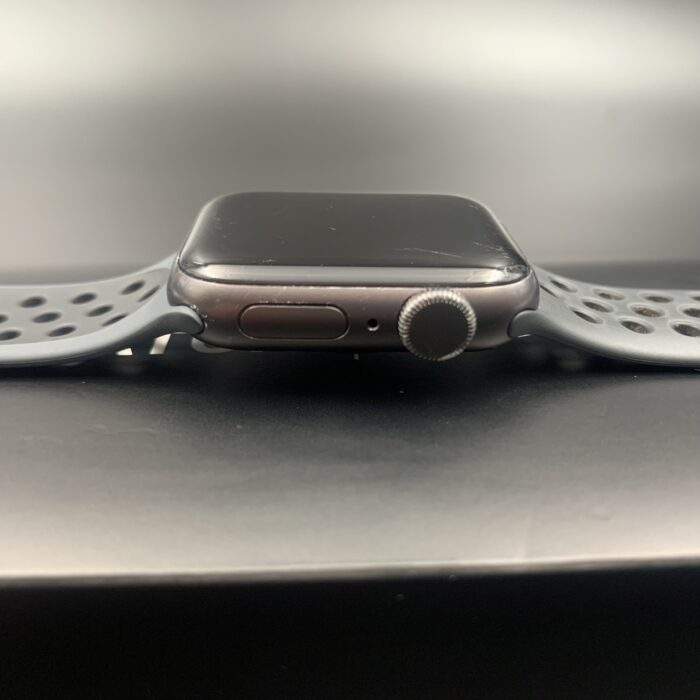 Apple Watch SE (Gen 1) 40MM Space Grey - Image 2