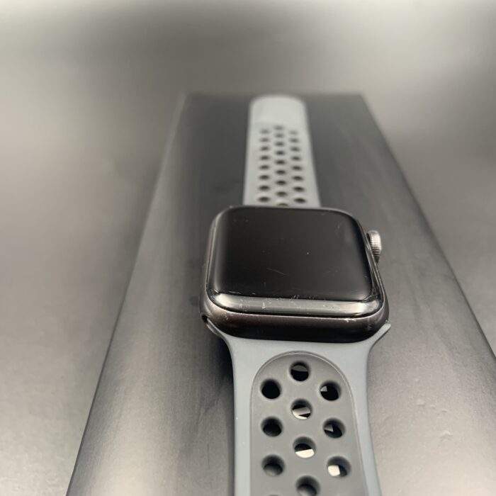 Apple Watch SE (Gen 1) 40MM Space Grey - Image 5