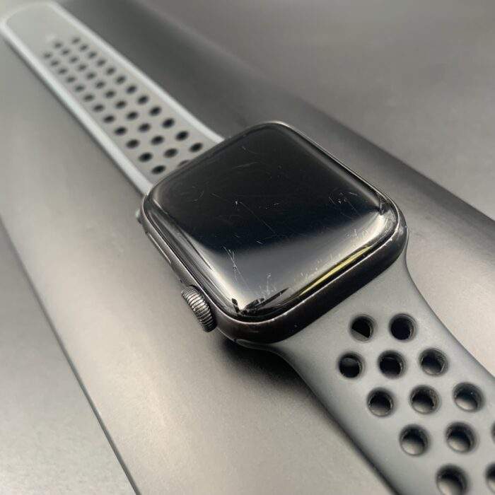 Apple Watch SE (Gen 1) 40MM Space Grey - Image 7