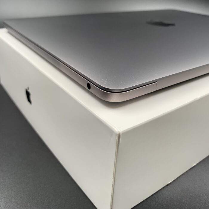 Macbook Pro 13" 2019 | 1.4GHz i5 | 8GB Ram |256GB | Touch-Bar | Space Grey - Image 4