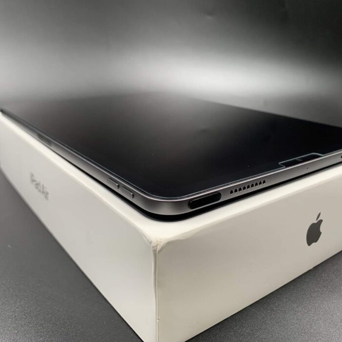 iPad Air 5th Generation 64GB Space Gray - Image 2