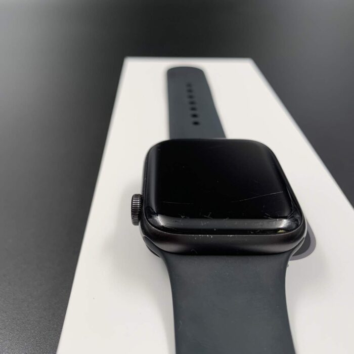 Apple Watch SE (Gen 1) 44MM GPS Space Grey - Image 2