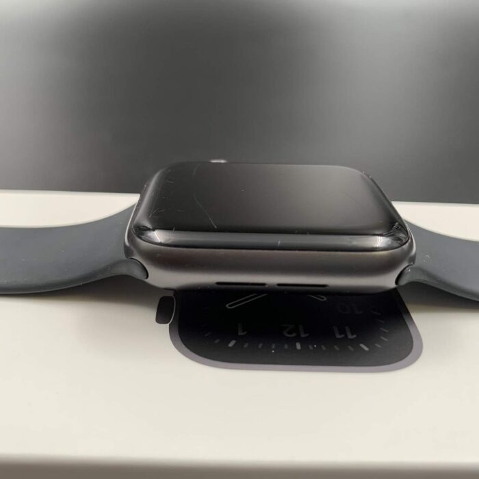 Apple Watch SE (Gen 1) 44MM GPS Space Grey - Image 3