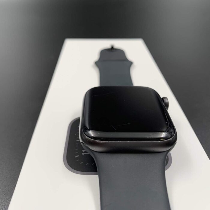 Apple Watch SE (Gen 1) 44MM GPS Space Grey - Image 4