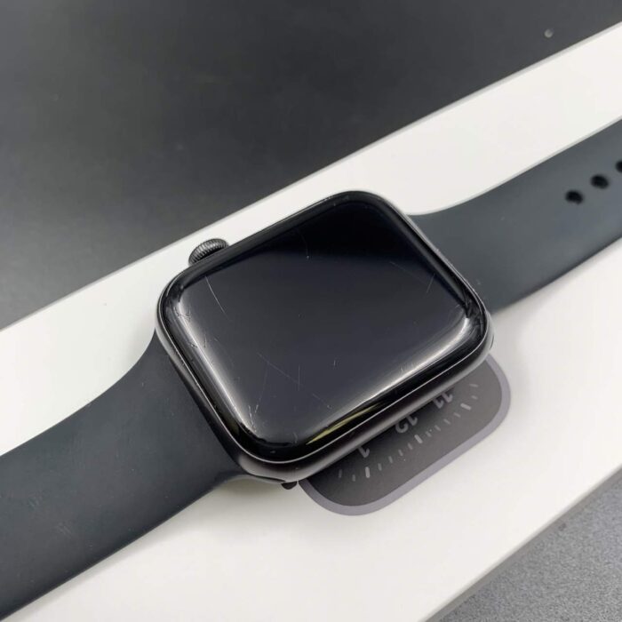 Apple Watch SE (Gen 1) 44MM GPS Space Grey - Image 6