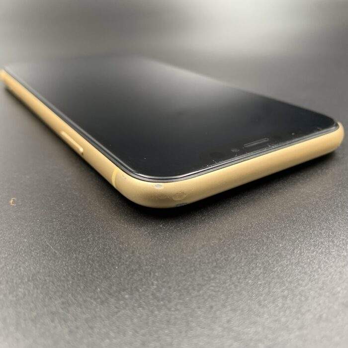 iPhone XR 64GB Yellow (Cracked Back) - Image 3