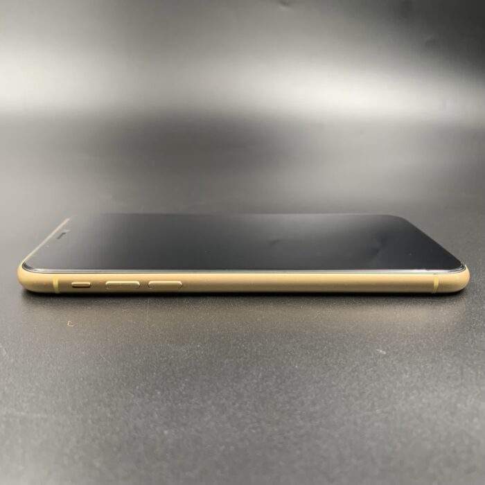 iPhone XR 64GB Yellow (Cracked Back) - Image 5