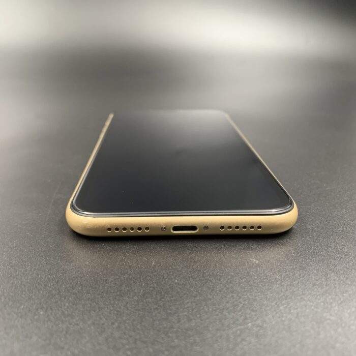 iPhone XR 64GB Yellow (Cracked Back) - Image 6