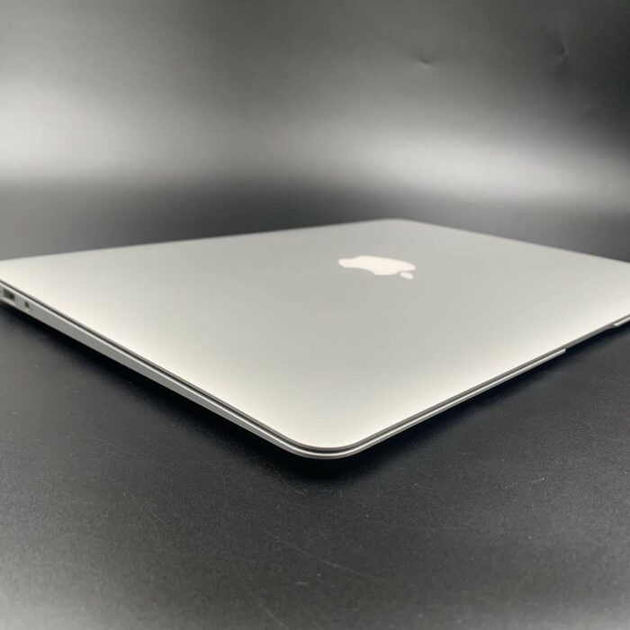 Macbook Air 13" 2017 |8GB| 1.8GHz i5| 128GB| Silver - Image 2