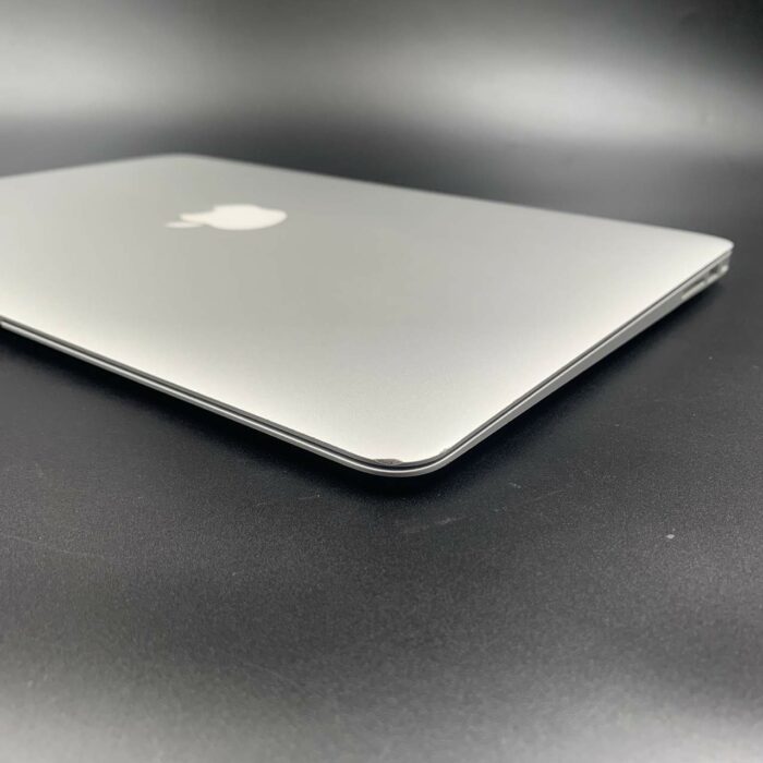 Macbook Air 13" 2017 |8GB| 1.8GHz i5| 128GB| Silver - Image 3