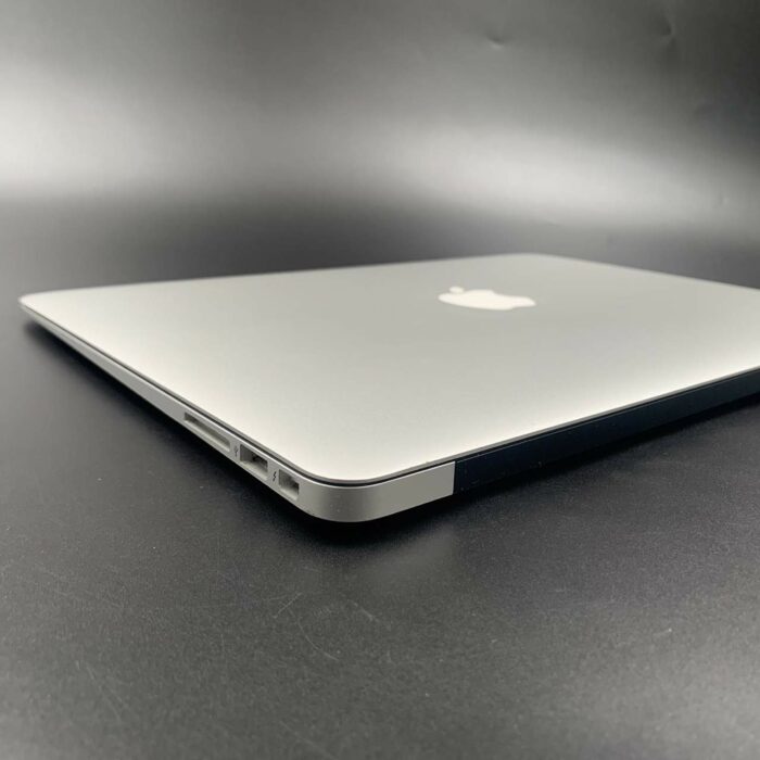 Macbook Air 13" 2017 |8GB| 1.8GHz i5| 128GB| Silver - Image 4