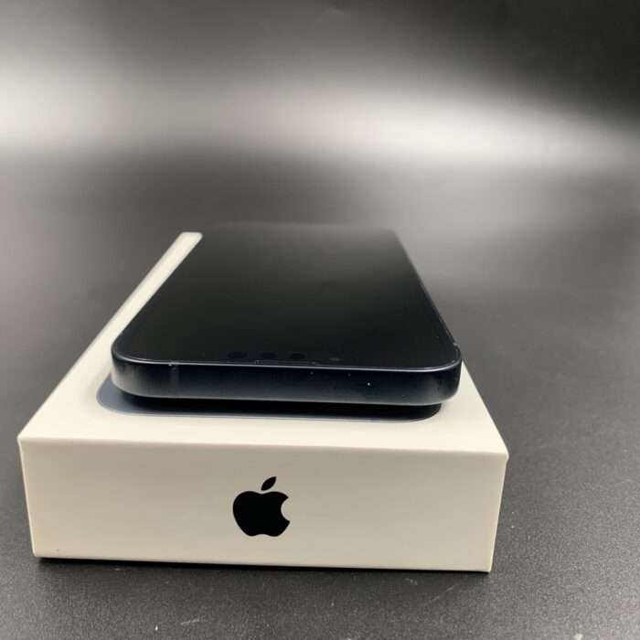 iPhone 13 128GB Midnight - Image 4