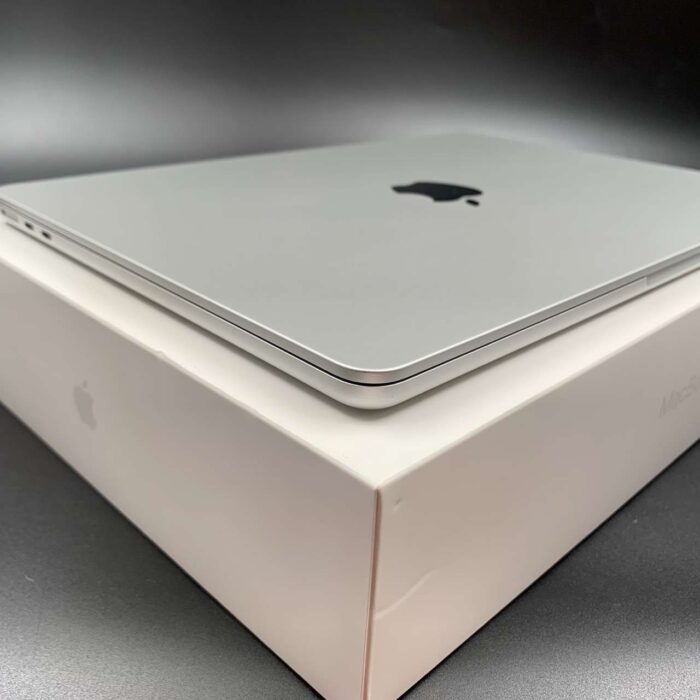 Macbook Air M2 13" 512GB Starlight - Image 2